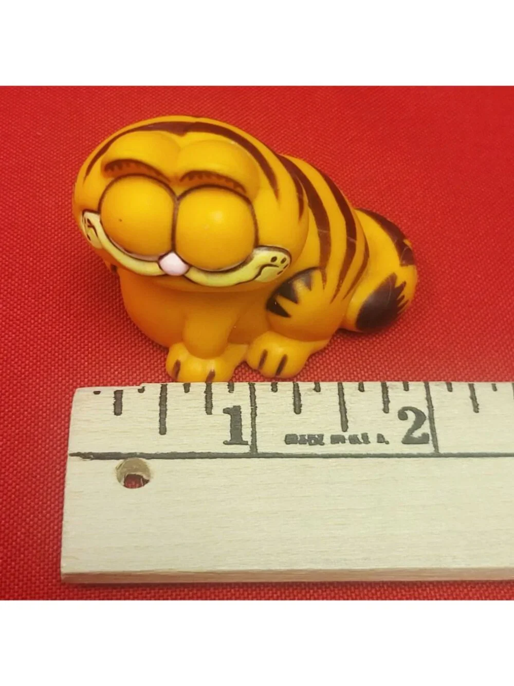 Vintage Garfield Sitting PVC Figurine